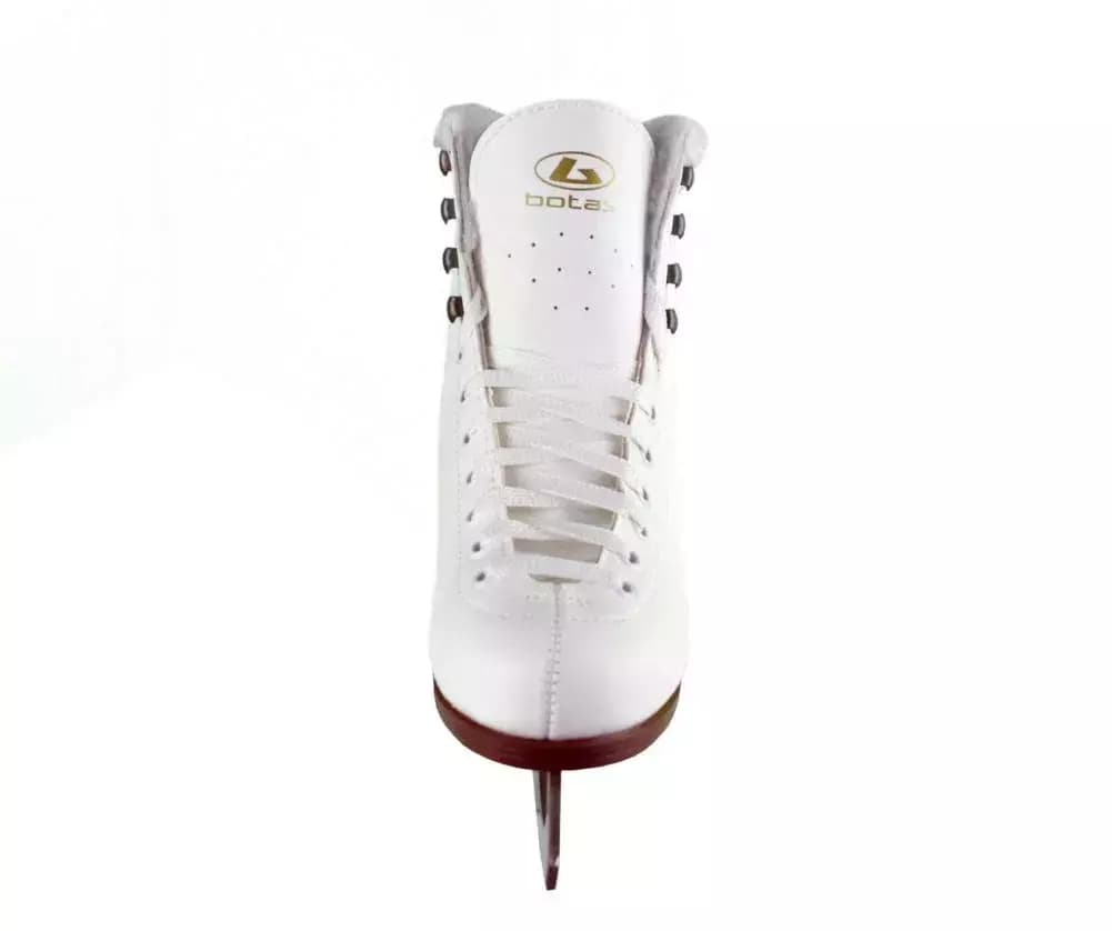 Front view of the Botas Stella showing the perforated upper and plush-lined tongue