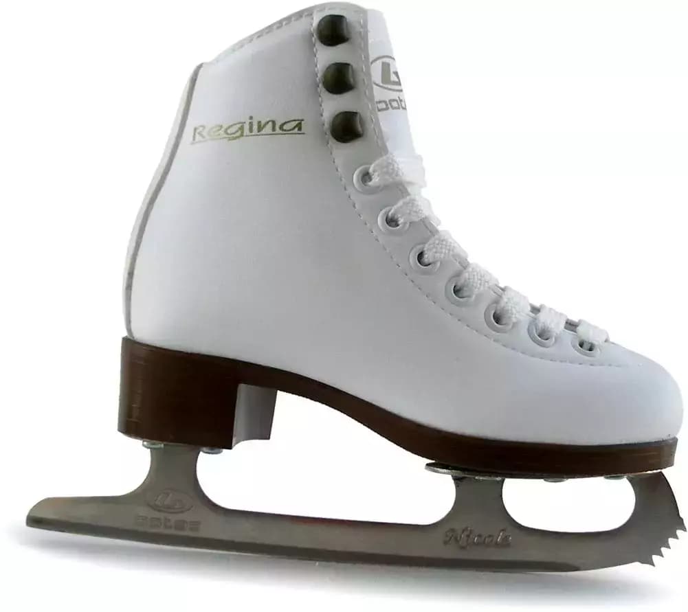Botas Regina Jr. white figure skate, inner side view with gold Regina lettering, three hooks and botas-etched Nicole blade