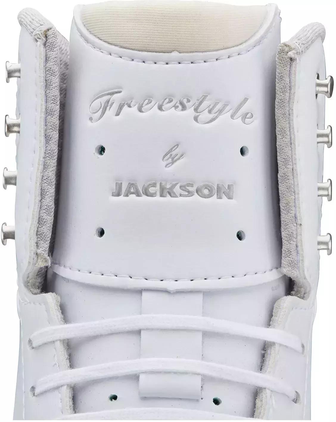 Padded tongue of the Jackson Freestyle FS2190 embossed Freestyle by Jackson between the lace hooks