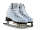 Botas Regina Jr. figure skates from the front: three pairs of hooks, laced eyelets and the Botas logo on the tongue