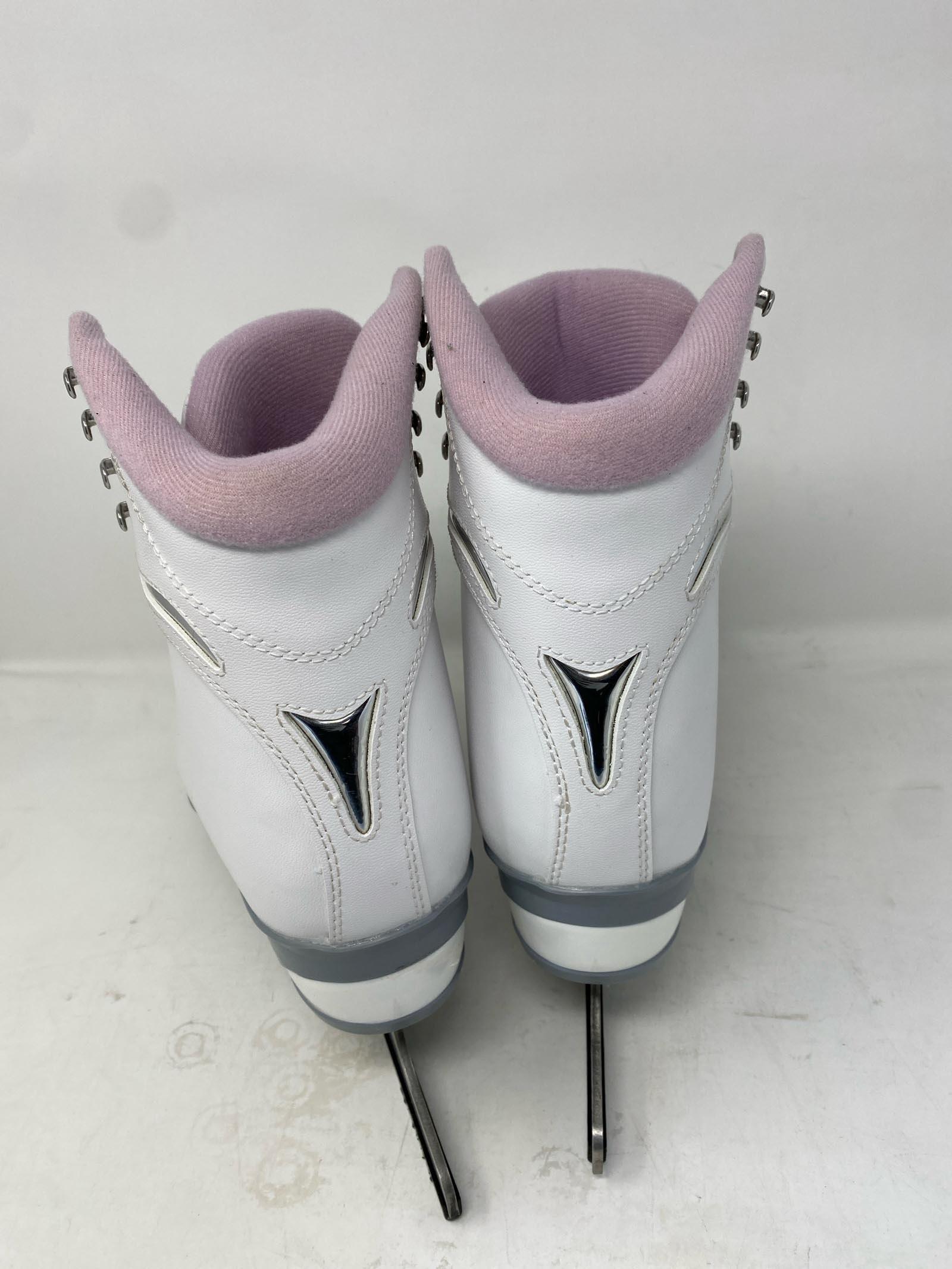Jackson Ultima / SoftSkate JS180 / Adult 9 / Scratches 3