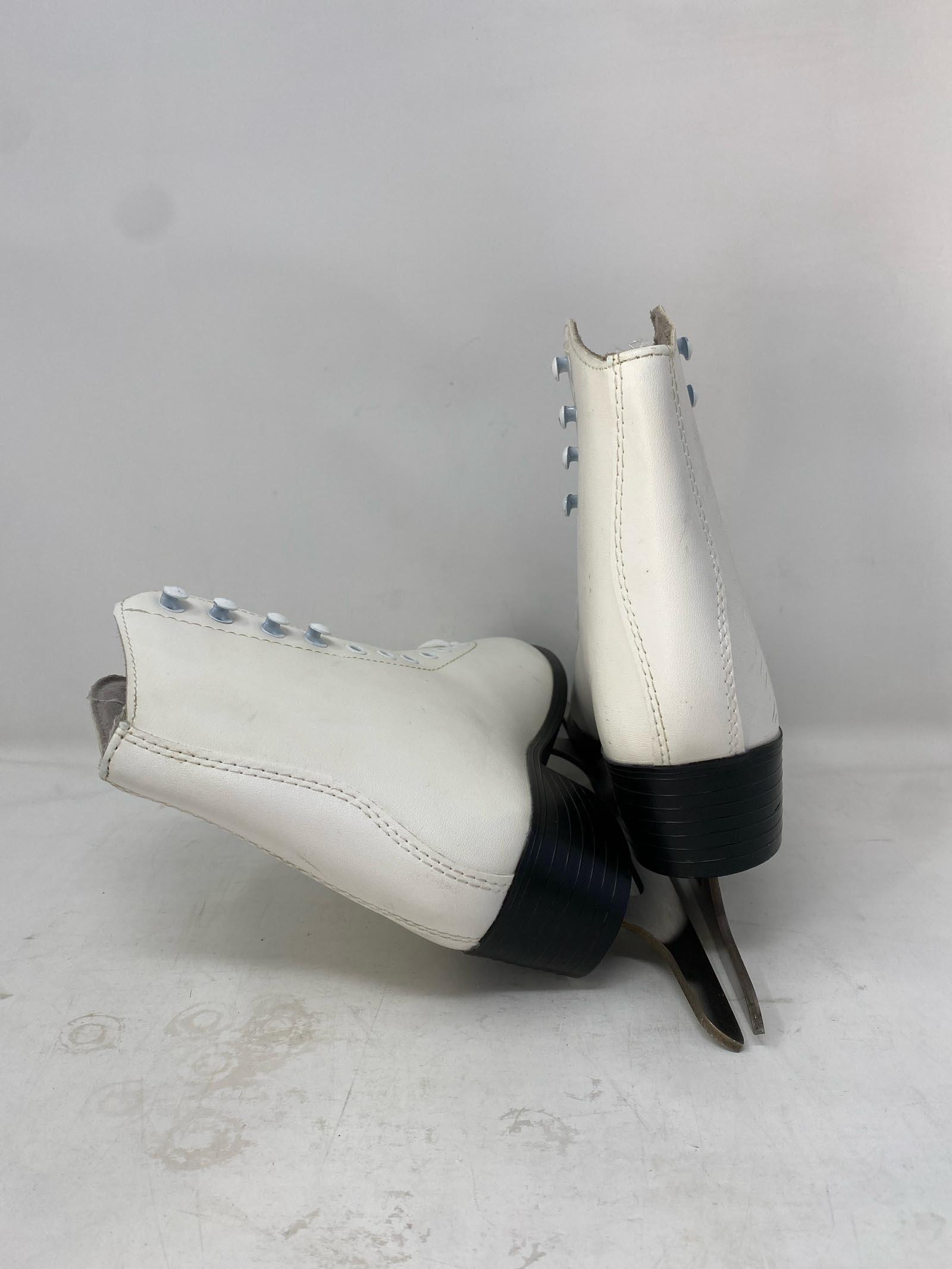 American Athletics / Adult 6 / Scratches and Stains 3