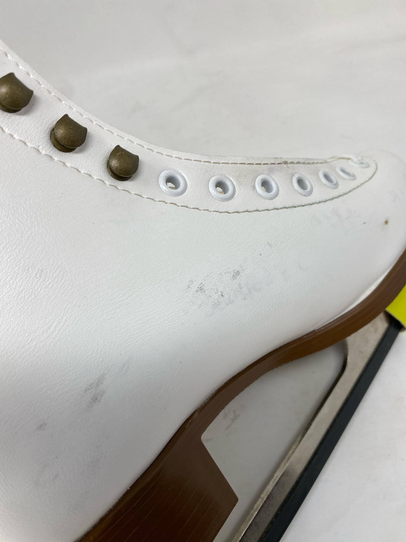 Botas / Regina 328 / Adult 6.5 / Spots and Stains 5