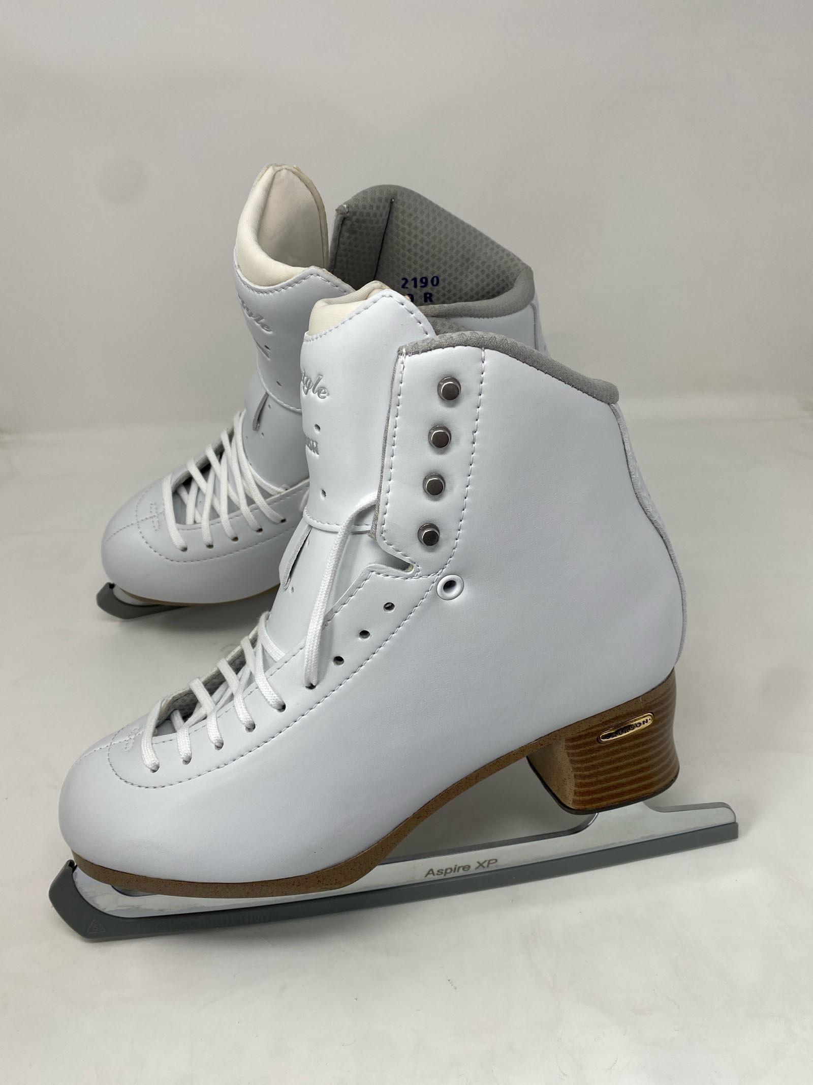 Jackson Ultima / Freestyle FS2190 / Adult 9 Width R / Small Scratch 2