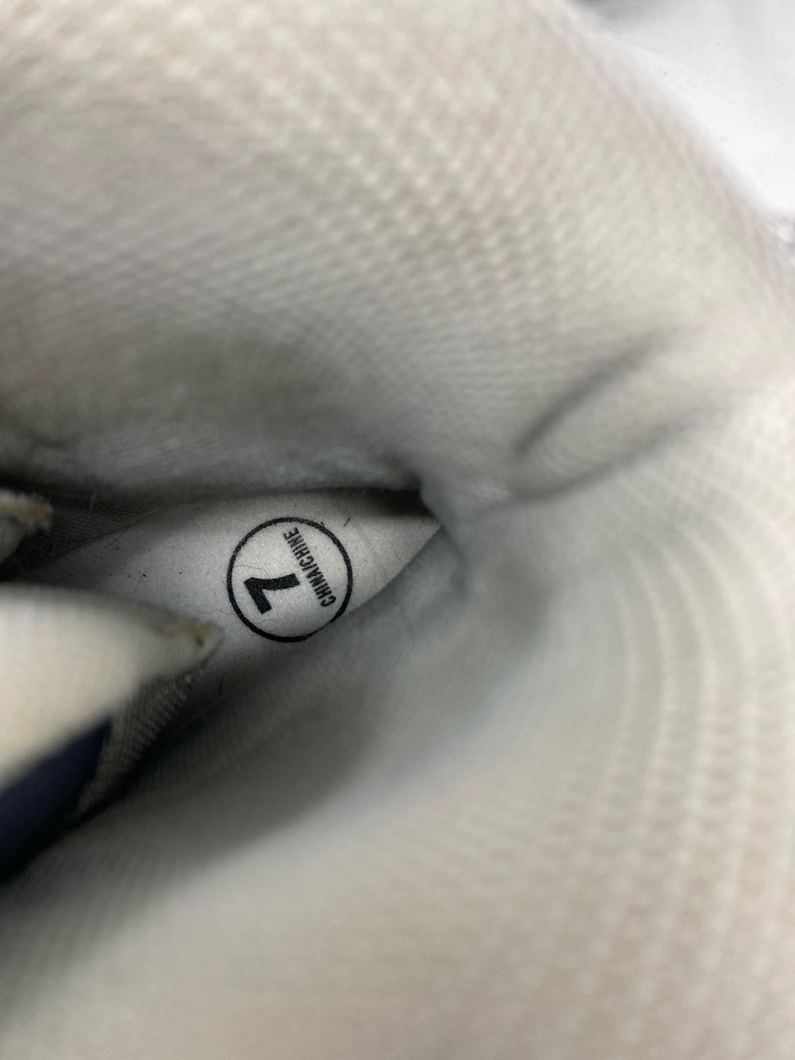 Jackson Ultima / Softec / Adult 7 / Torn Fabric 8