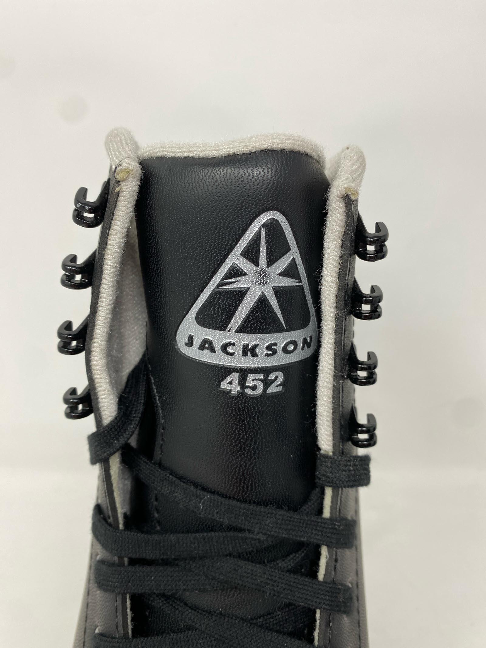 Jackson Ultima / Finesse JS452 / Adult 9 / Scratches 7