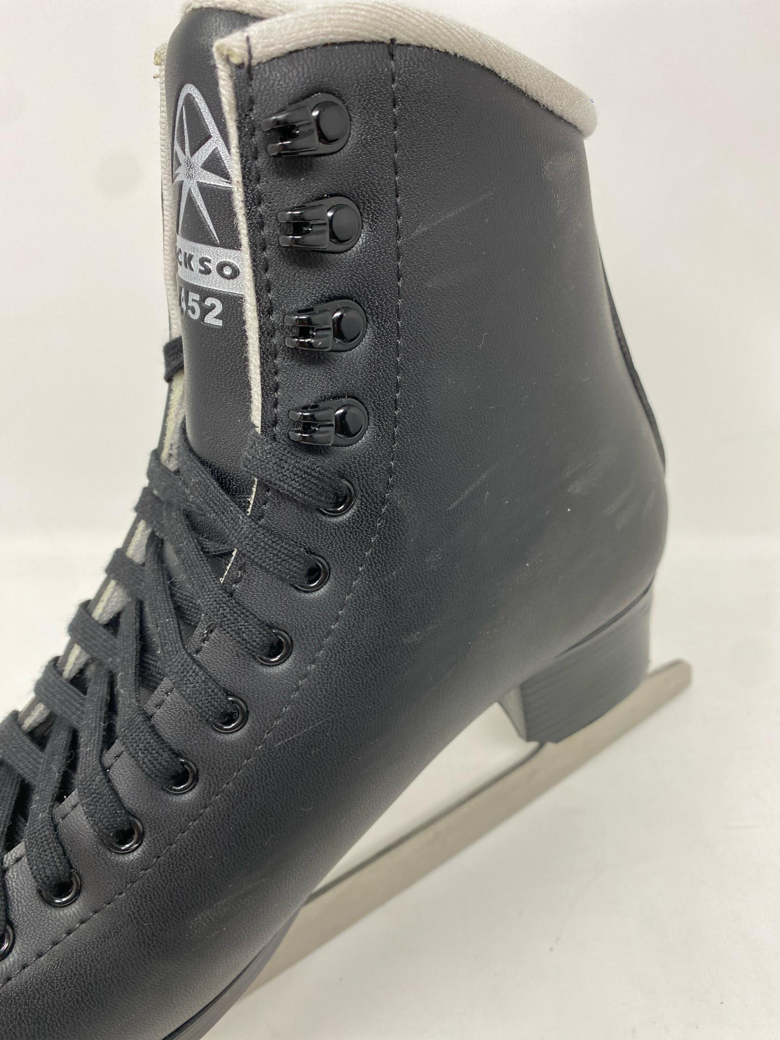 Jackson Ultima / Finesse JS452 / Adult 9 / Scratches 6