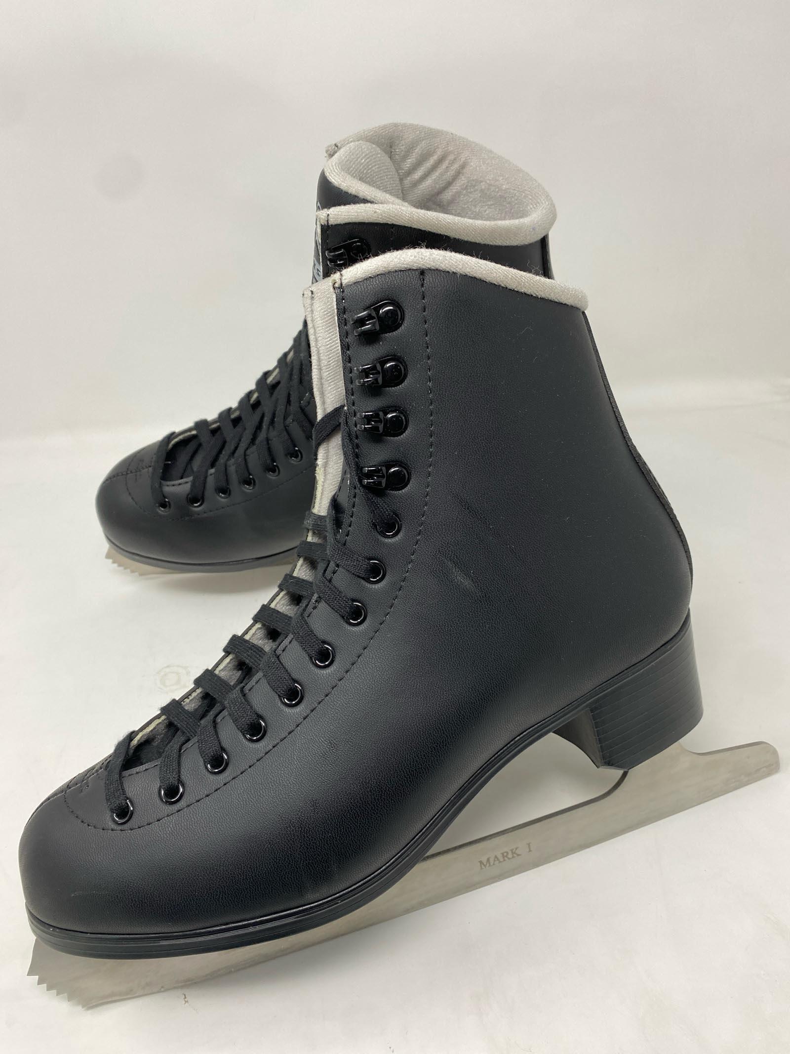 Jackson Ultima / Finesse JS452 / Adult 9 / Scratches 2