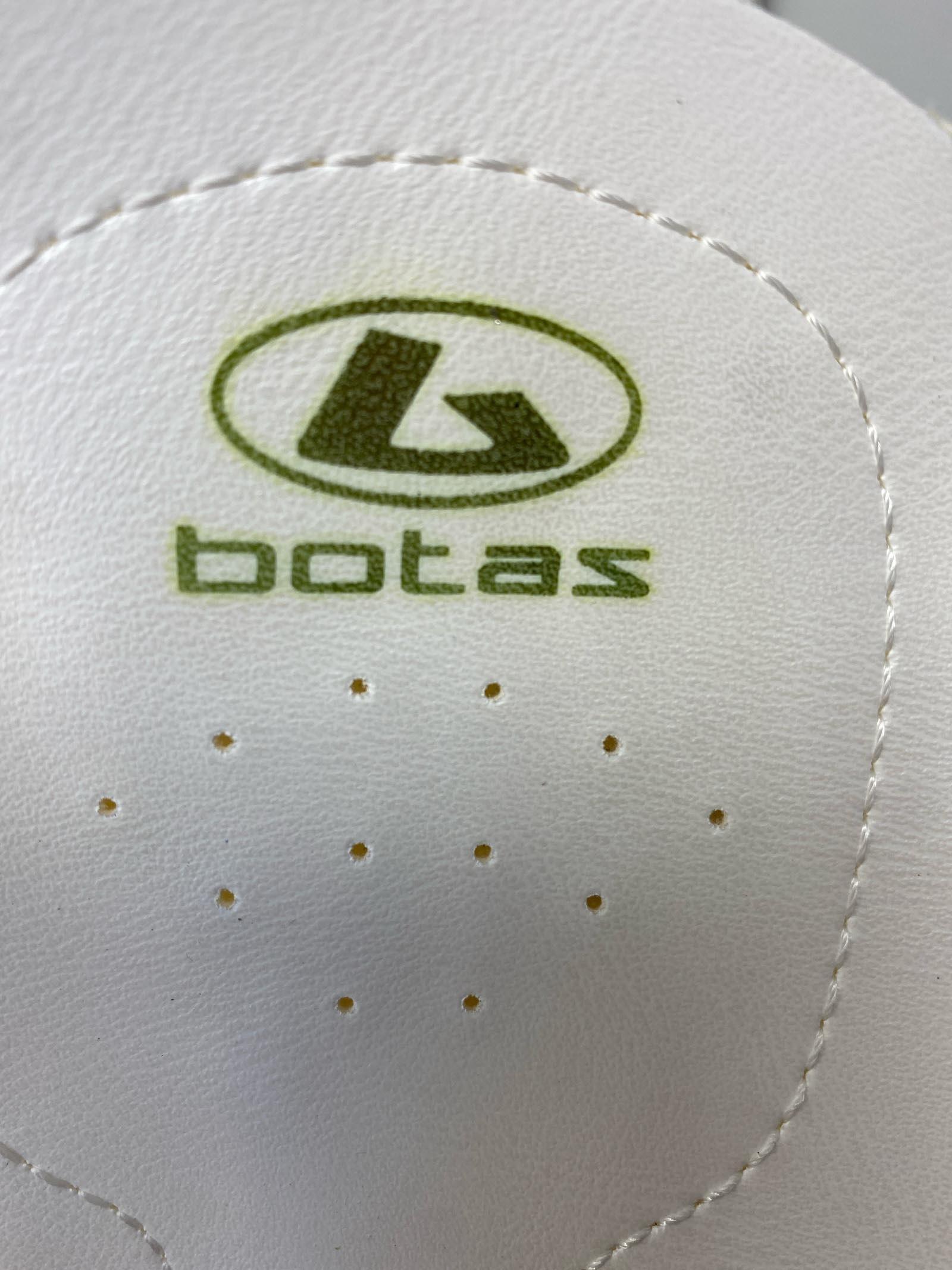 Botas / Regina White / Adult 8.5 / Stains and Spots 7
