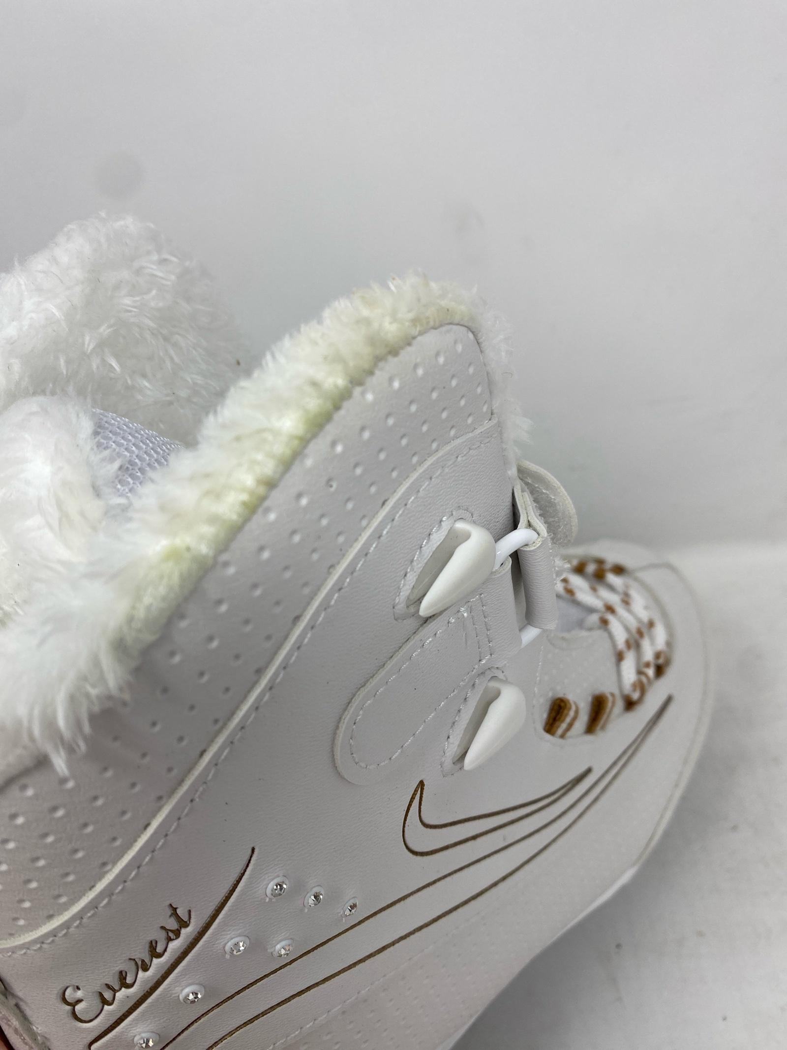 Lake Placid Everest Adult 8 – Good Condition with Minor Spots and Stains 6