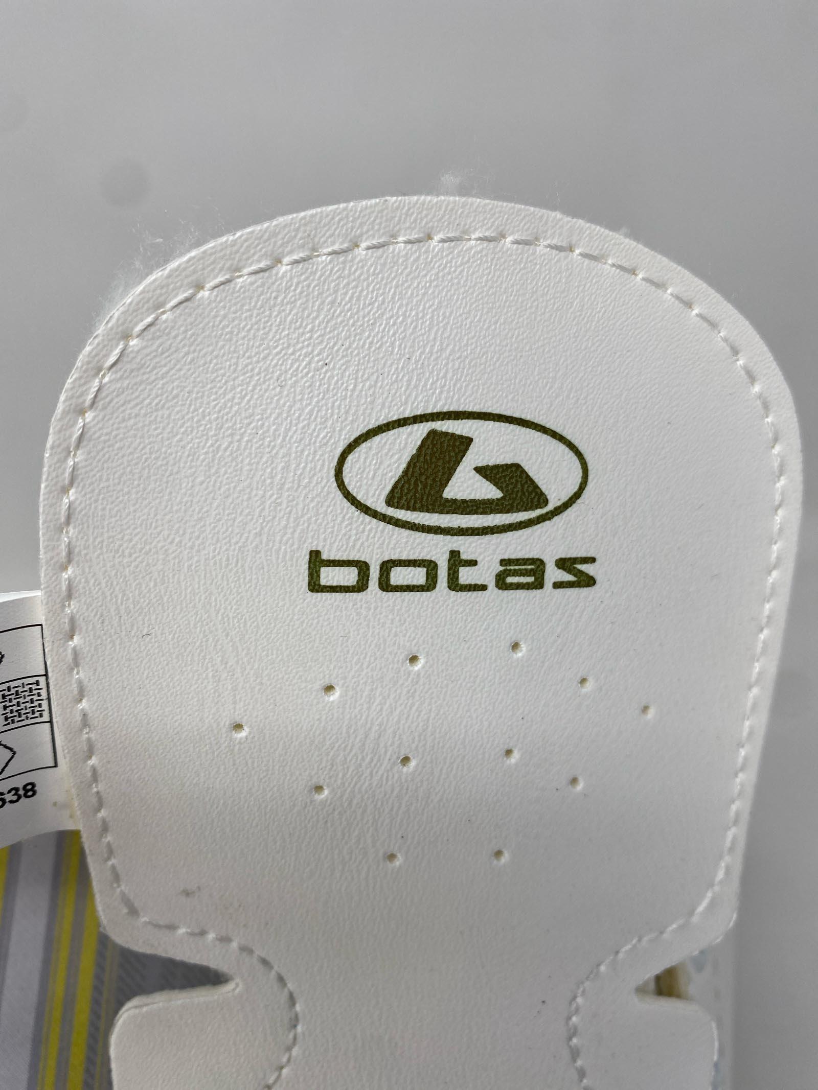 Botas / Stella / Adult 4.5 / Stains and Spots 7