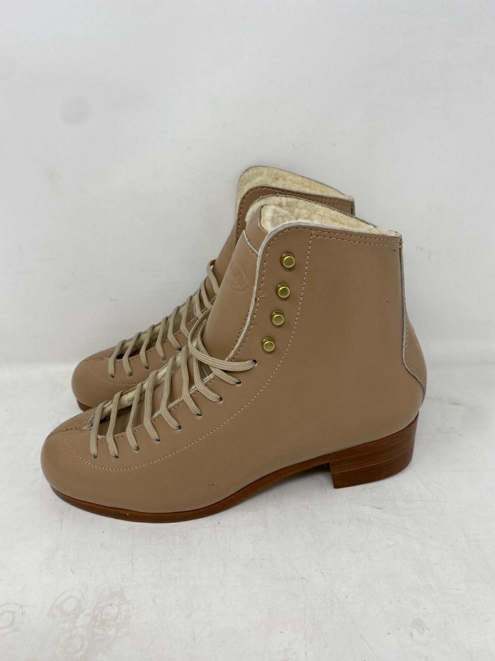 GAM G0085 Adult 9.5 Width: C – Excellent Condition with Minor Scratches 2 GAM G0085 Adult 9.5 Width: C – Excellent Condition with Minor Scratches 2