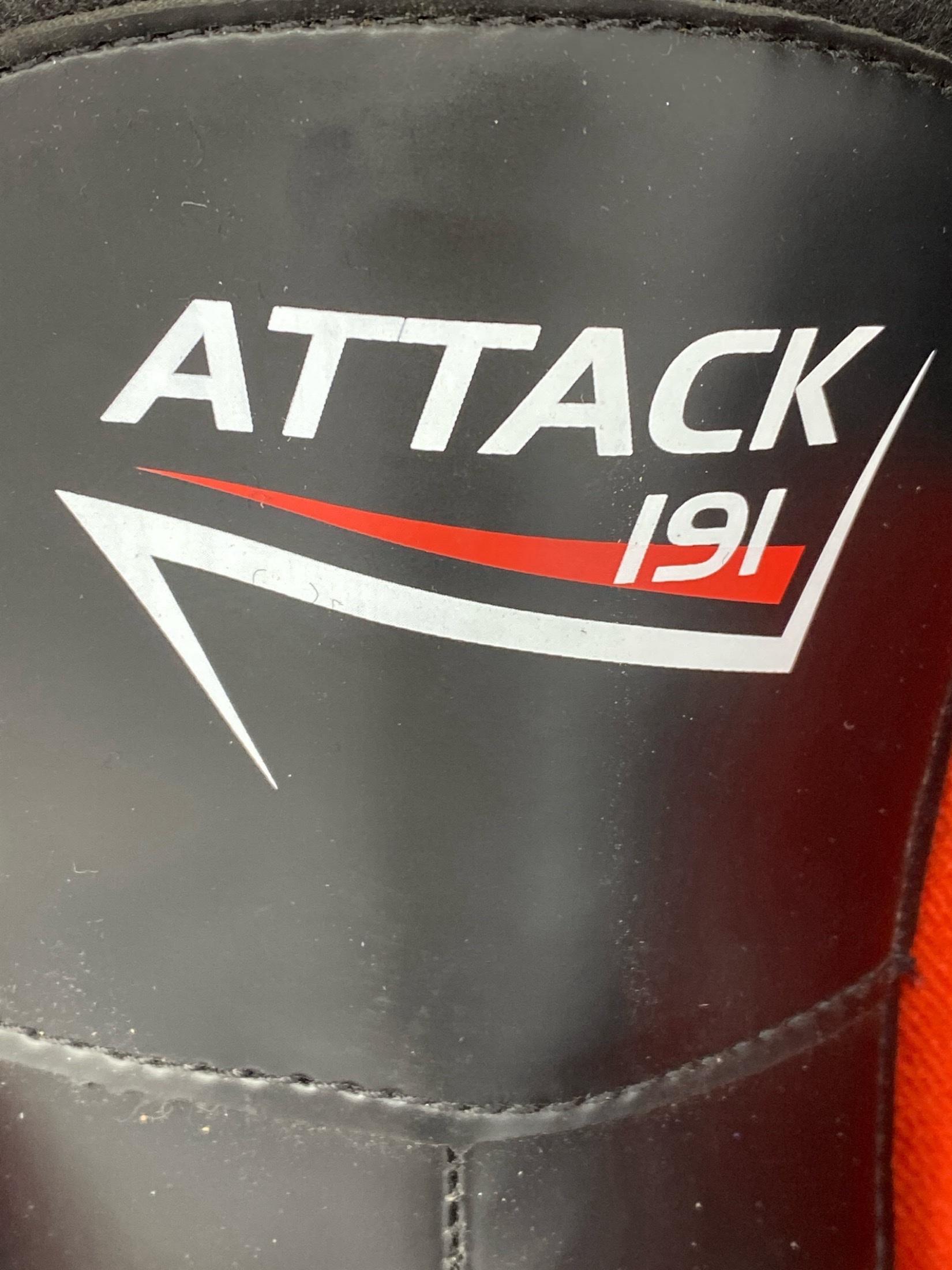 Botas ATTACK 191 Adult 13 – Poor Condition, Deep Scratch on Right Boot 6 Botas ATTACK 191 Adult 13 – Poor Condition, Deep Scratch on Right Boot 6