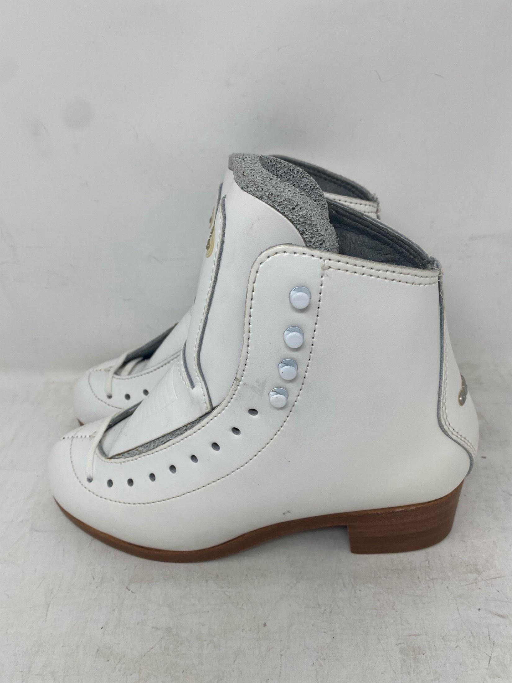 GAM G0095 Kids 11.5 Width: B – Excellent Condition with Glue Traces on Boots
