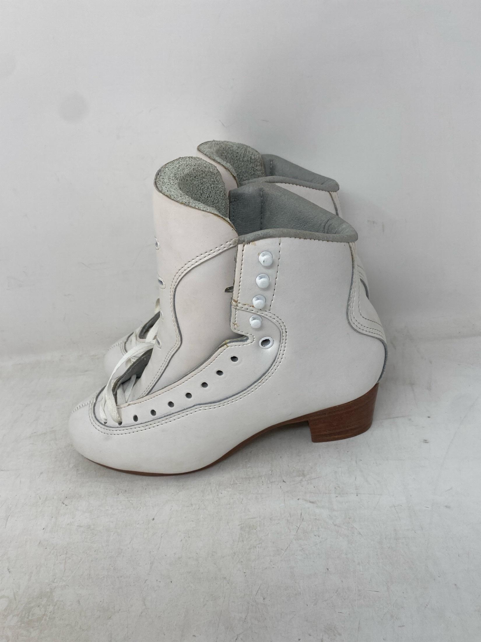 Jackson Ultima DJ Series Adult 6 Width: B – Poor Condition with Scratches and Mud Stains 2