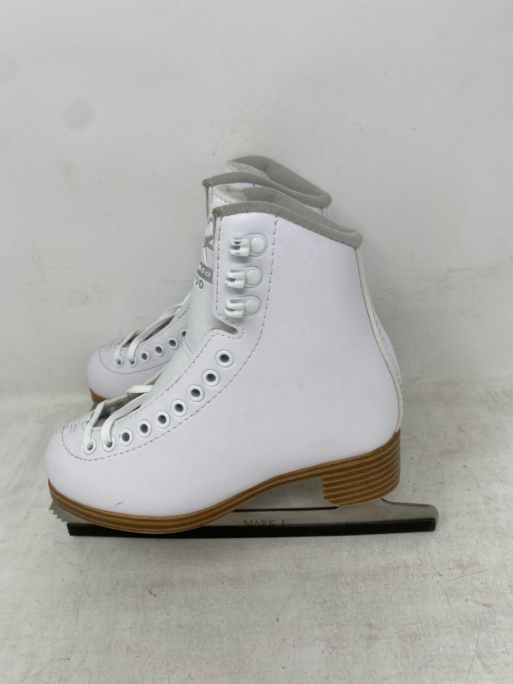 Jackson Ultima JC201 White Kids 1 – Good Condition with Minor Scratches and Stains 2
