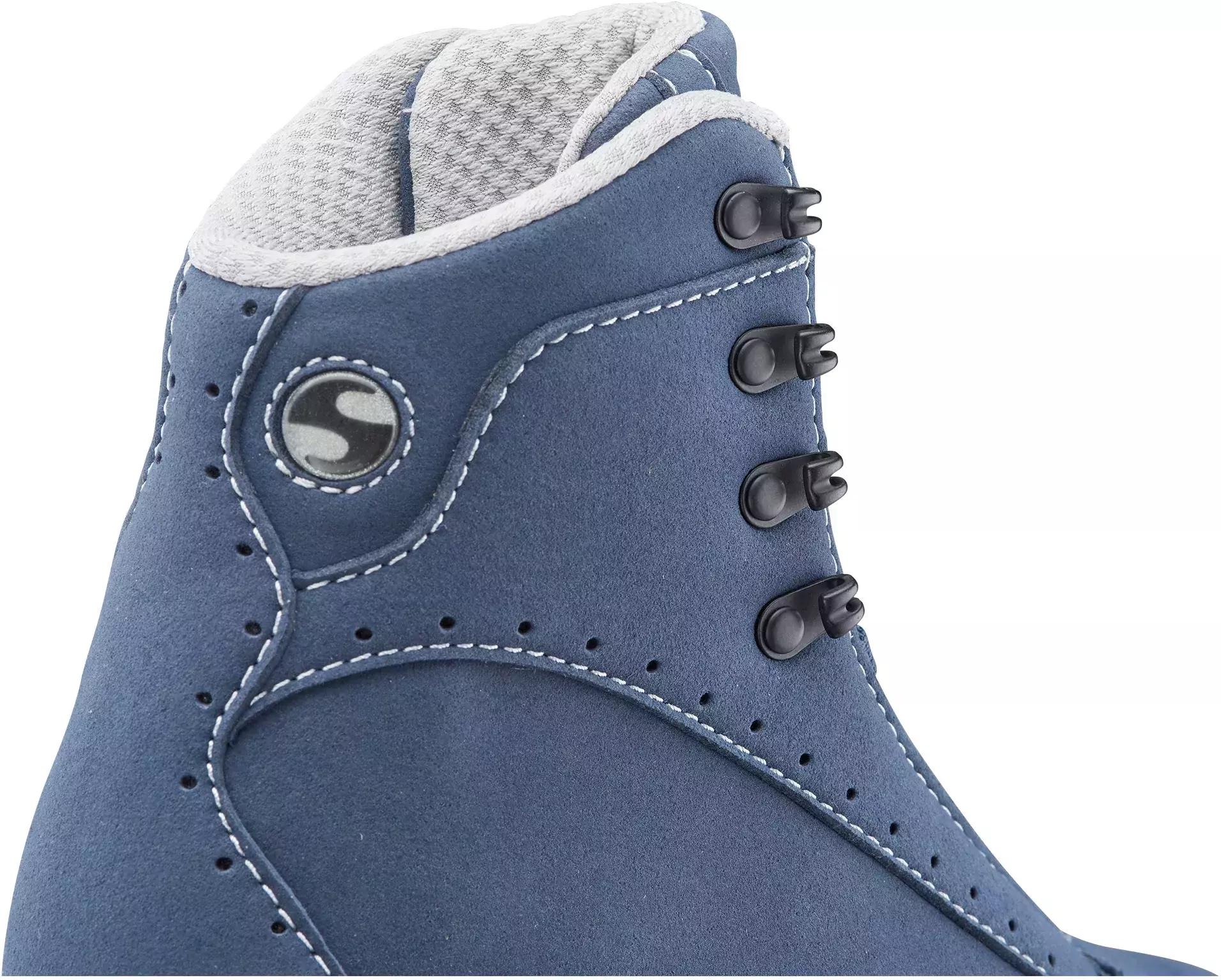 Jackson Ultima Softec Elite ST7200 Women’s Ice Skates / Navy 10 Close-up of the navy Softec Elite ST7200 lace hooks, round Softec badge and gray knit lining
