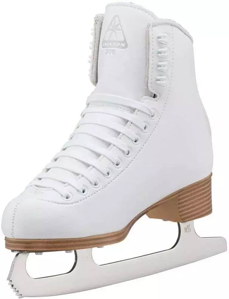 Jackson Ultima Classic 200 Women’s and Girls’ Ice Skates Mark I Blade 5 Jackson Ultima Classic 200 ankle detail with the padded felt tongue, embossed Jackson 200 logo and four white lace hooks