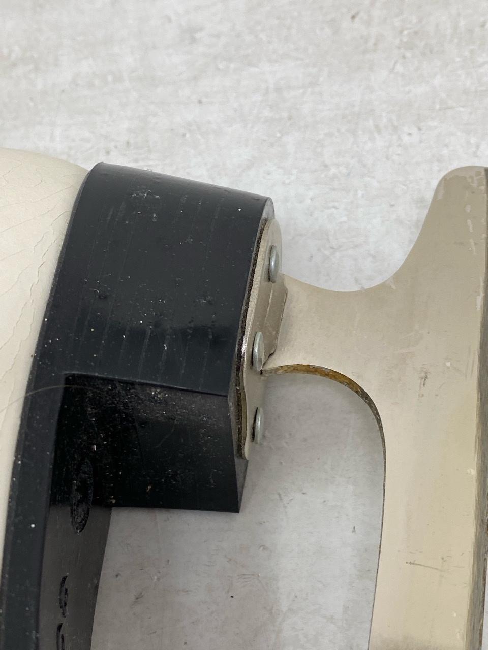 SLM Finesse 1935 Adult 6 – Poor Condition, Severe Scratches and Dirty Stains 11 SLM Finesse 1935 Adult 6 – Poor Condition, Severe Scratches and Dirty Stains 11