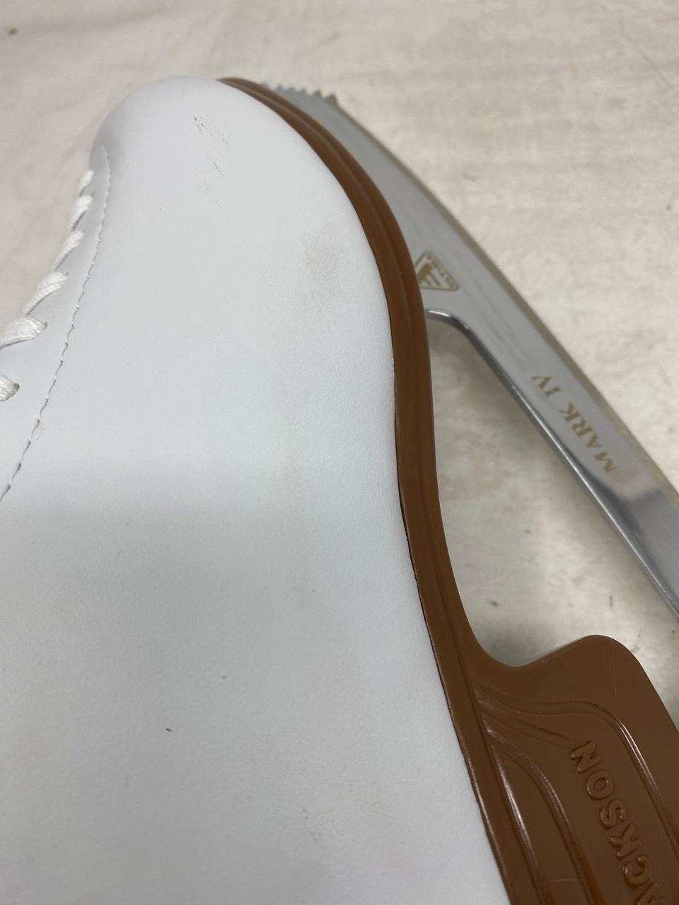 Jackson Ultima JS1790 Adult 5 Width: C – Good Condition, Minor Scratches 10 Jackson Ultima JS1790 Adult 5 Width: C – Good Condition, Minor Scratches 10