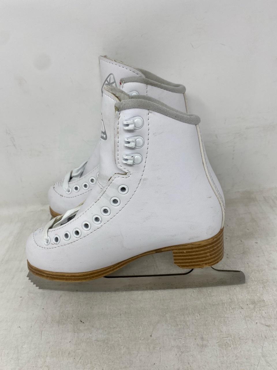 Jackson Ultima JC201 Kids 1 – Poor Condition, Scratches, Stains, and Dirty Insoles 2 Jackson Ultima JC201 Kids 1 – Poor Condition, Scratches, Stains, and Dirty Insoles 2