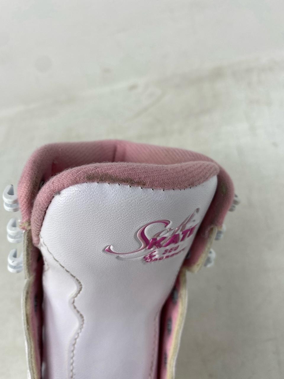 Jackson Ultima JC381 Kids 13 – Poor Condition, Moderate Scratches, Stains, and Dirty Insoles 11 Jackson Ultima JC381 Kids 13 – Poor Condition, Moderate Scratches, Stains, and Dirty Insoles 11