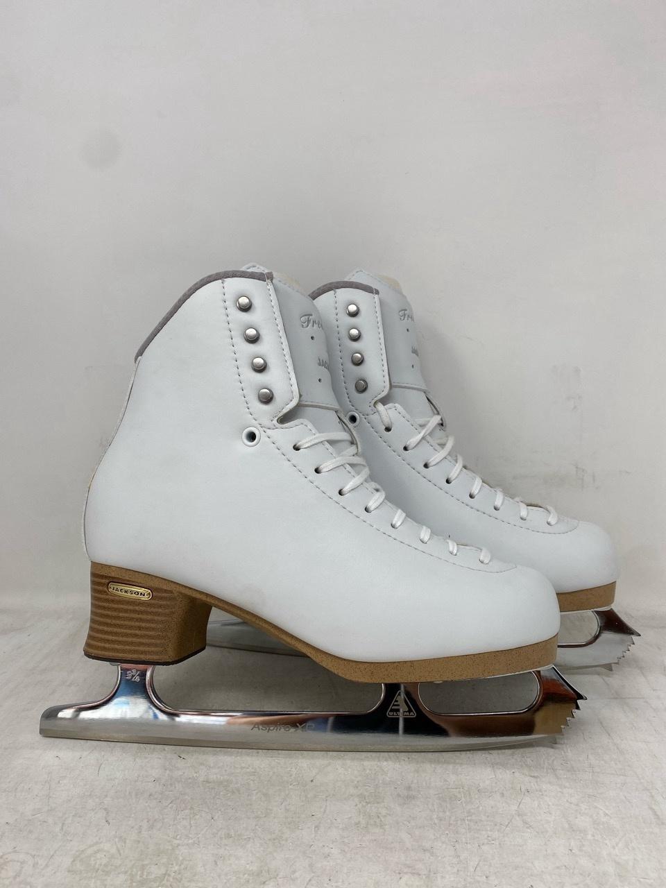 Jackson Ultima FS2190 Adult 7.5 Width: W – Good Condition, Minor Scratches 2 Jackson Ultima FS2190 Adult 7.5 Width: W – Good Condition, Minor Scratches 2