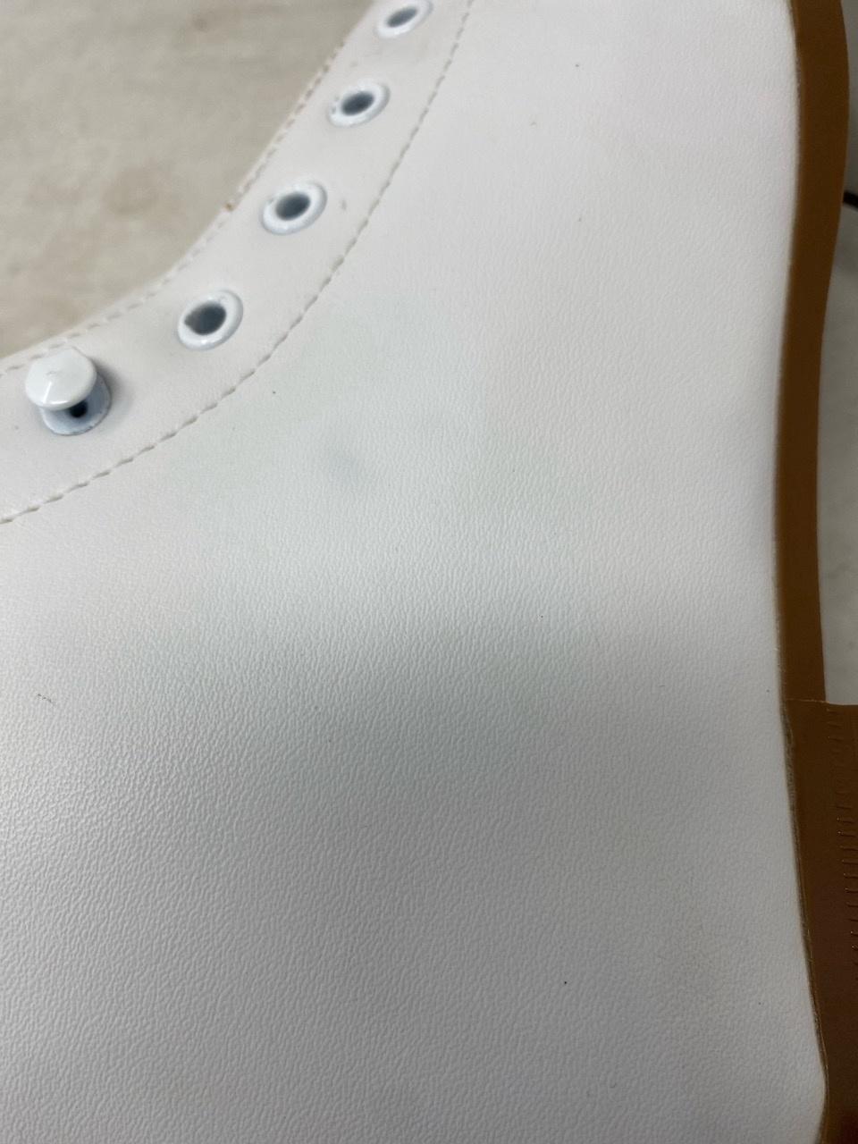 DBX Classic Adult 5 – Good Condition, Minor Stains 11 DBX Classic Adult 5 – Good Condition, Minor Stains 11