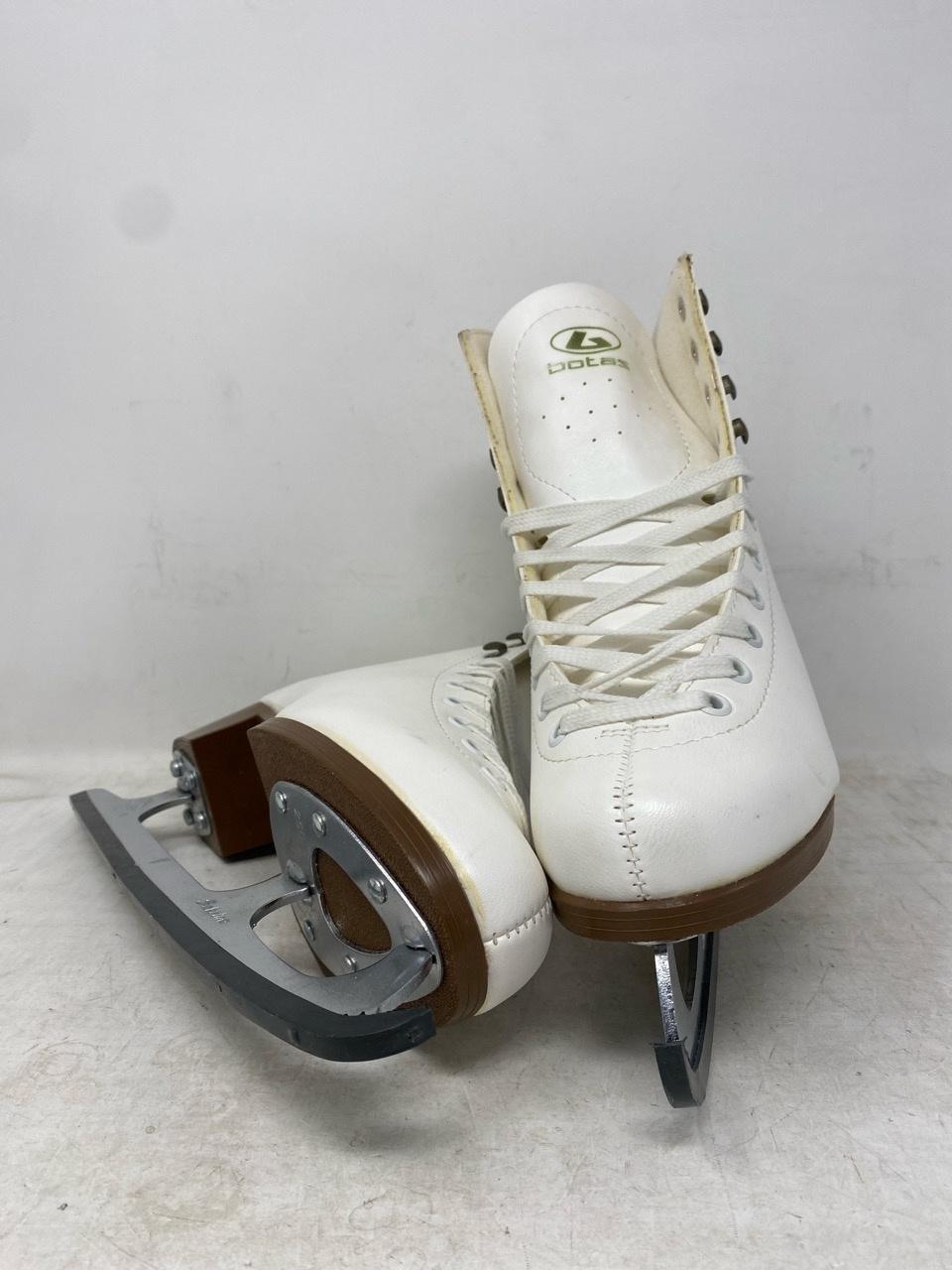 Botas Regina Adult 7.5 – Good Condition, Minor Scratches and Stains