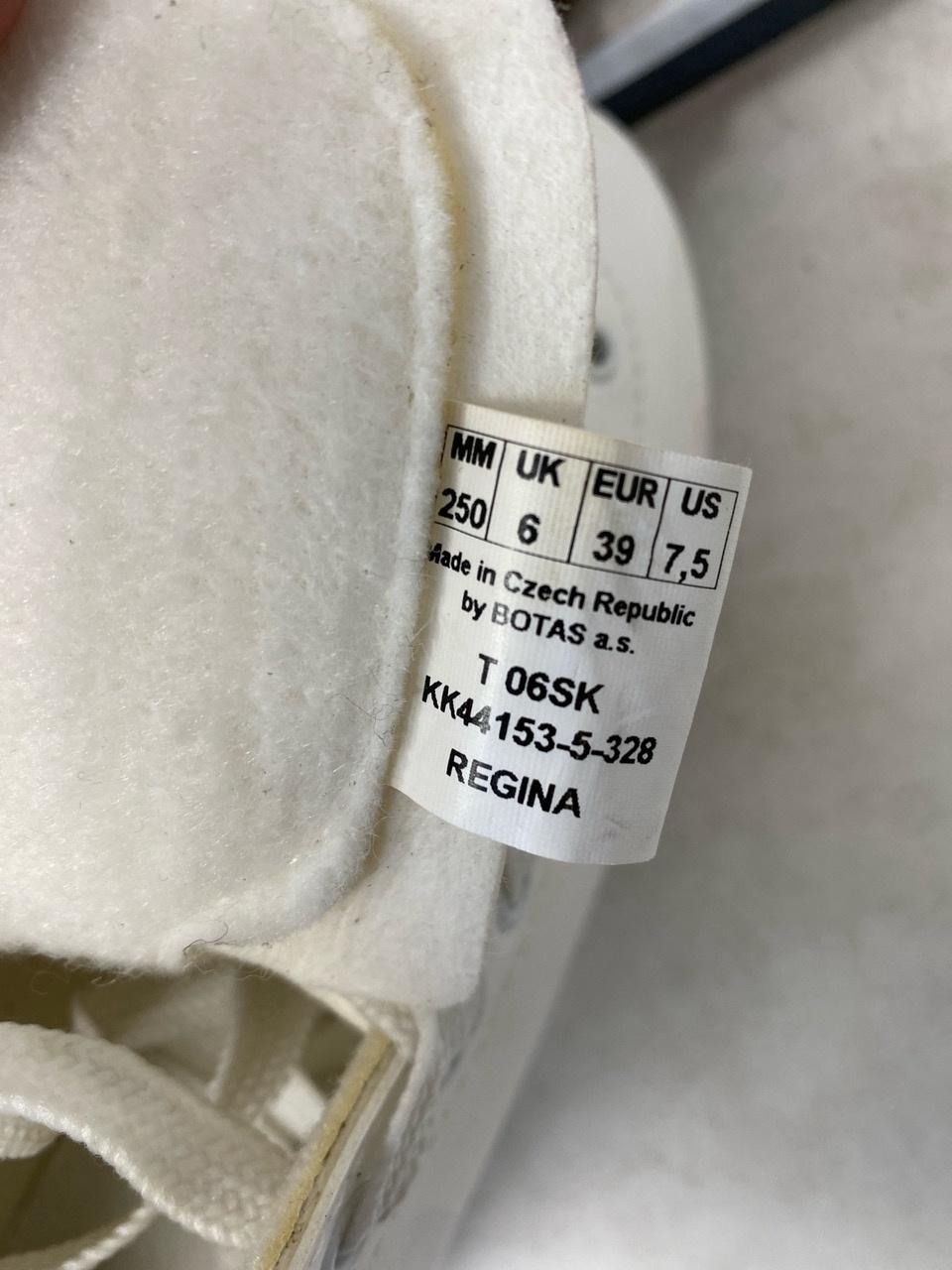 Botas Regina Adult 7.5 – Good Condition, Minor Scratches and Stains 8