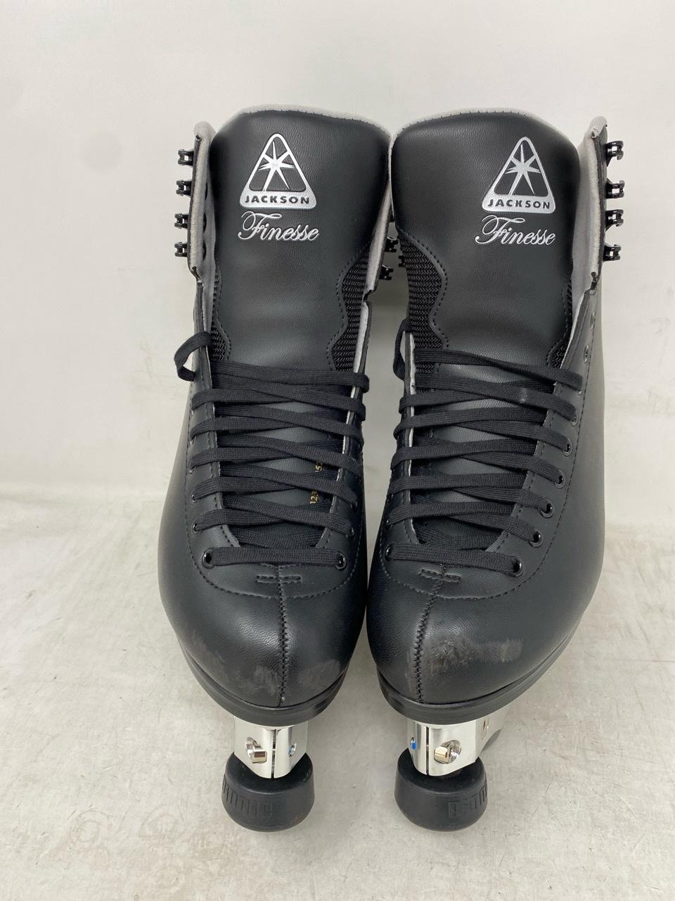 Jackson Ultima PA222 Adult 8 – Good Condition, Minor Scratches and Worn Wheels Jackson Ultima PA222 Adult 8 – Good Condition, Minor Scratches and Worn Wheels