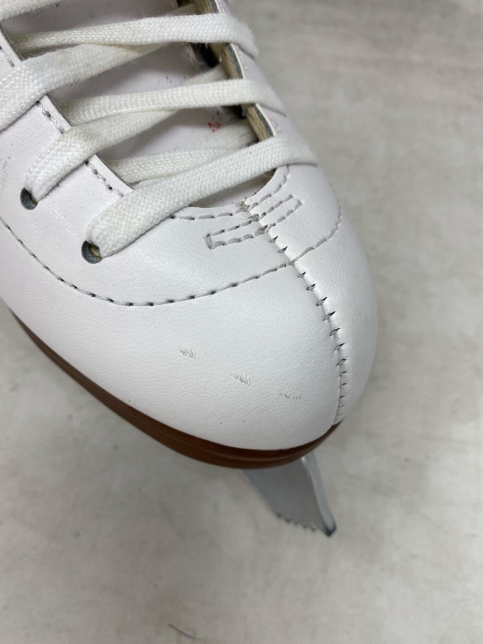 Jackson Ultima JS1790 Adult 6 Width: C – Good Condition, Minor Scratches 6 Jackson Ultima JS1790 Adult 6 Width: C – Good Condition, Minor Scratches 6