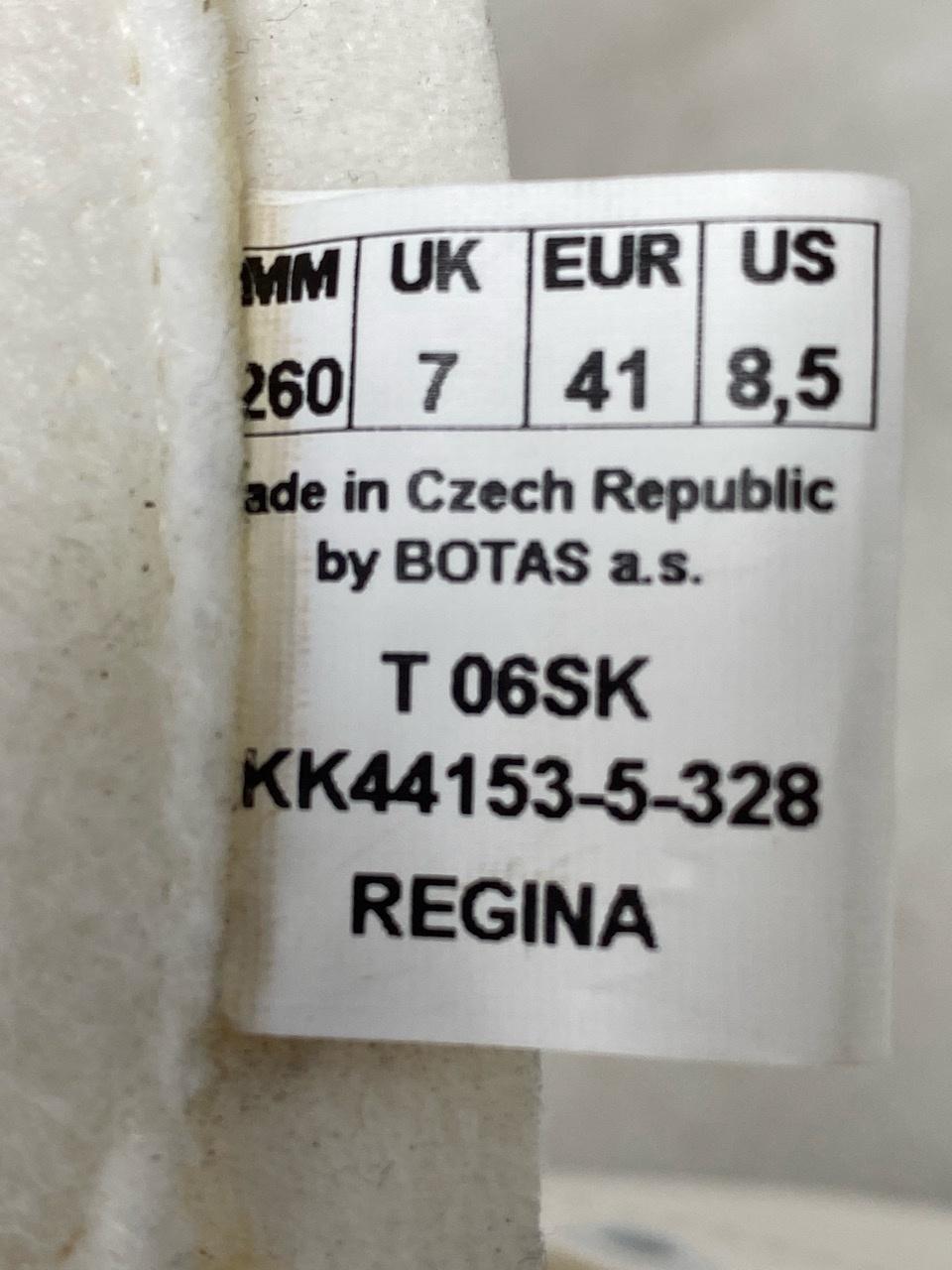 Botas REGINA Adult 8.5 – Excellent Condition, Minor Stains 8
