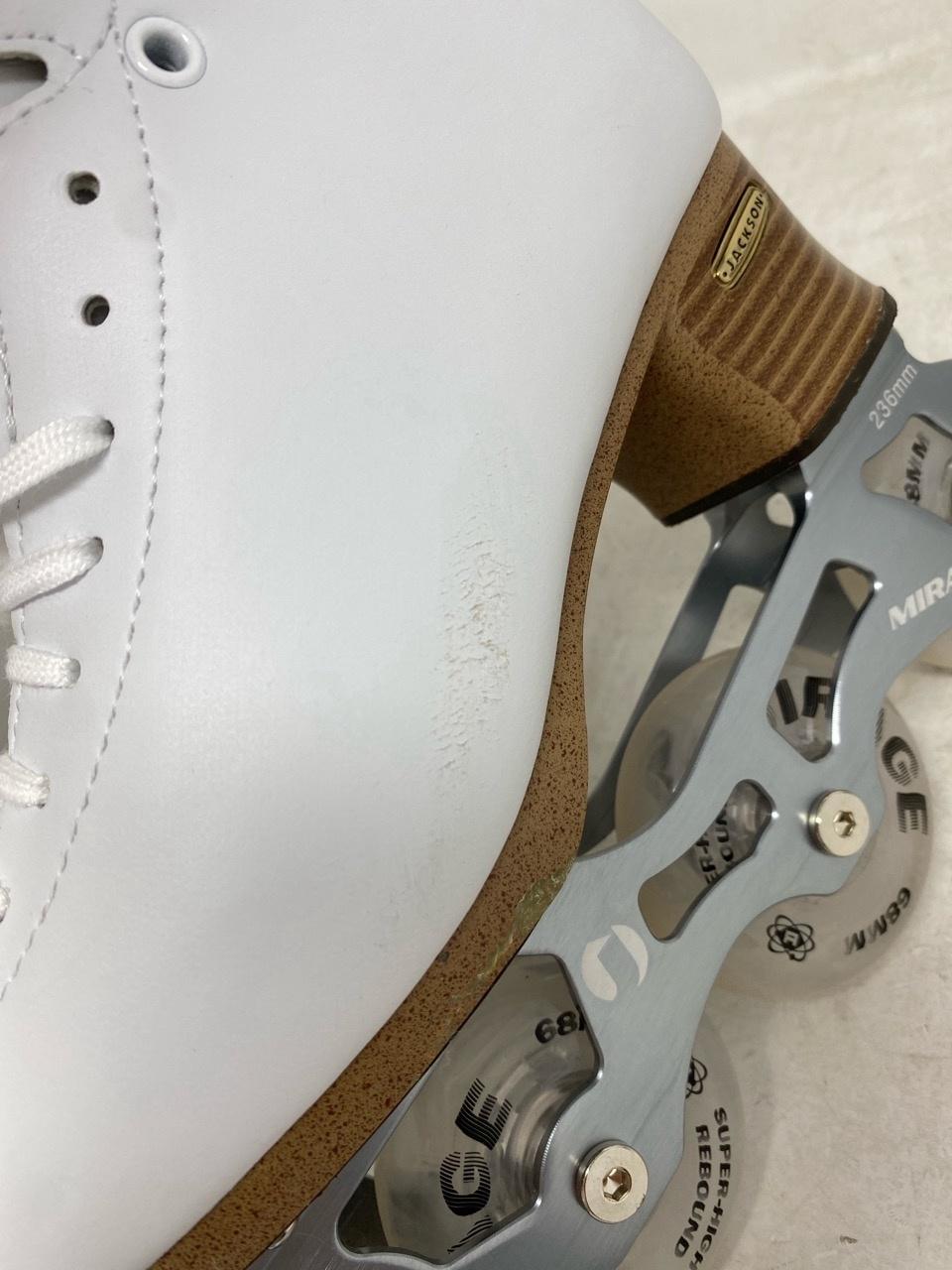Jackson Ultima PA800 Adult 5.5 – Poor Condition, Worn Wheels, Scratches and Stains 5 Jackson Ultima PA800 Adult 5.5 – Poor Condition, Worn Wheels, Scratches and Stains 5